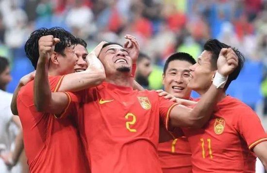 电影曝光“四季光影”版海报，片中标志性场景逐一呈现。